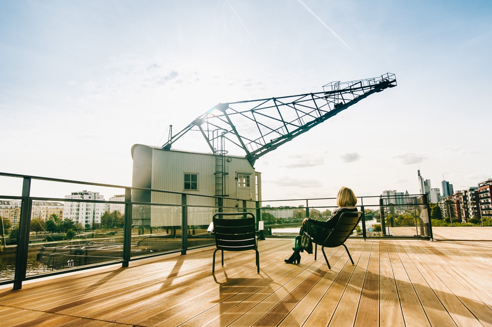  - oosten_6_Pressefoto-Terrasse mit Kran